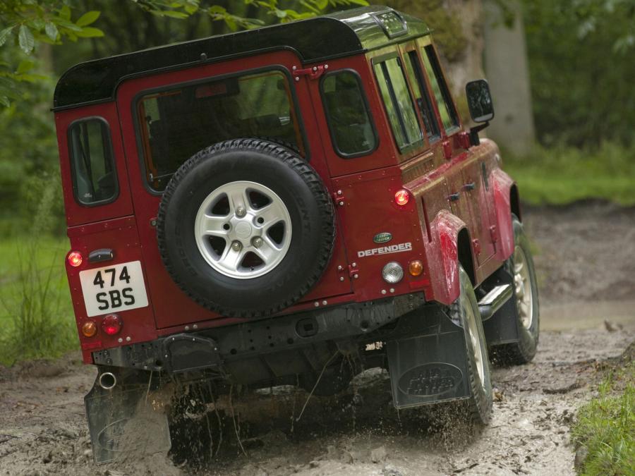  Land Rover Defender 110 Station Wagon 2007 года  (EU) (фото 10 из 24)